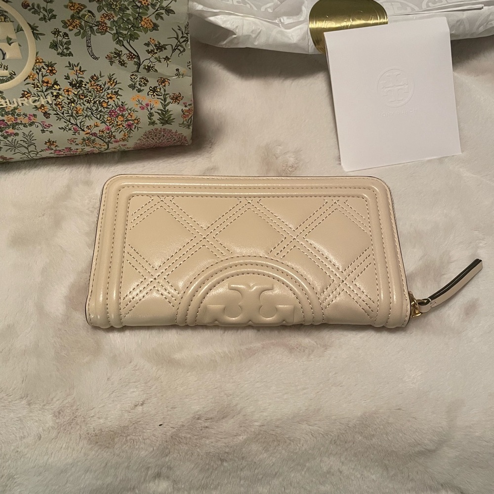 Tory Burch Fleming wallet